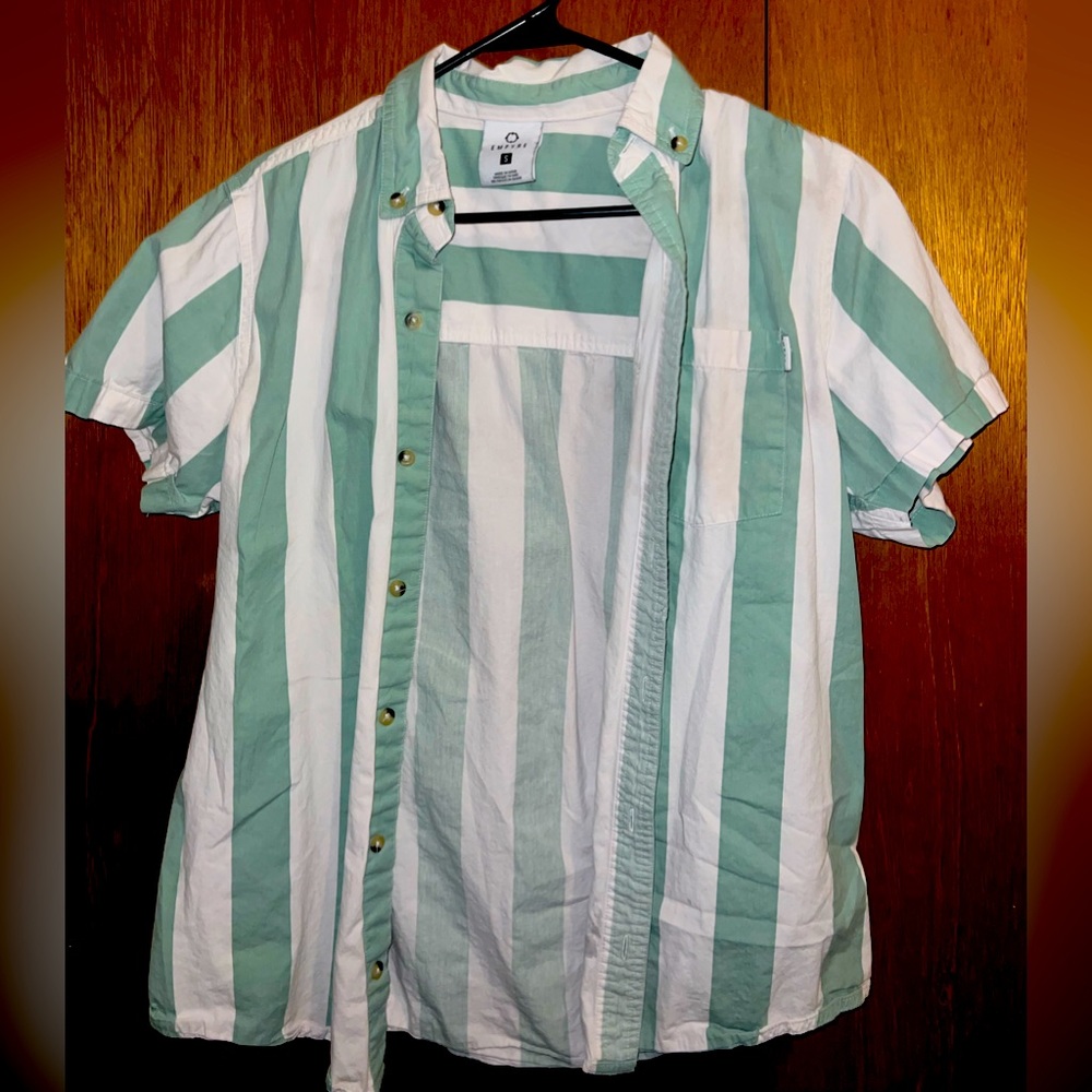 Empyre button up